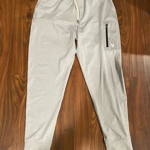 NWOT Vuori Sunday performance joggers.